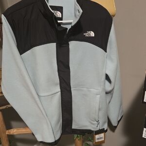 NwT The North Face Black and Light Blue Fleece Jacket NWT $110  SIze Medium